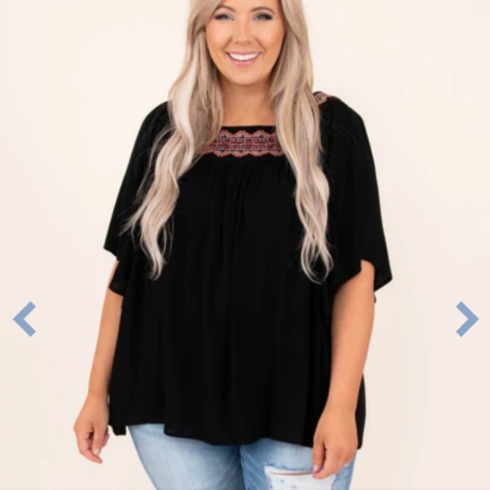 Chic Soul - news to me black flowy top 1x